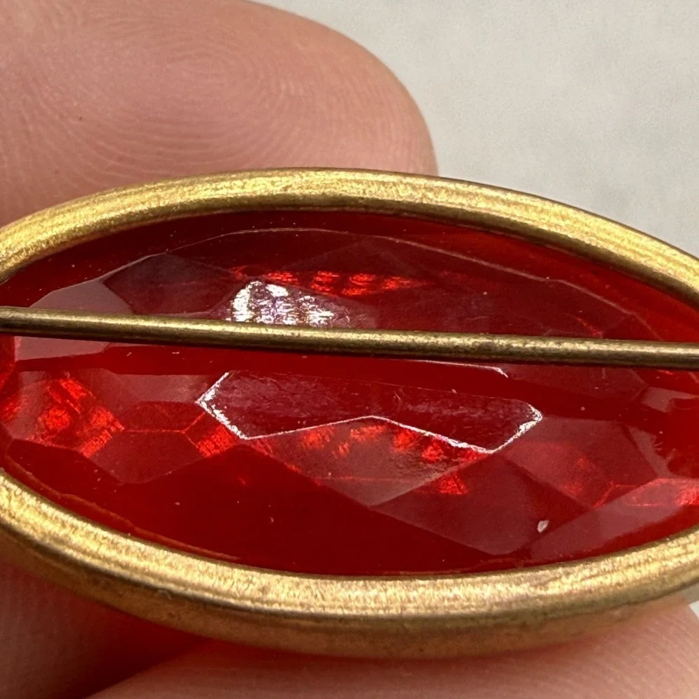 Vintage‎ Victorian Glass Brooch Gold Tone Red